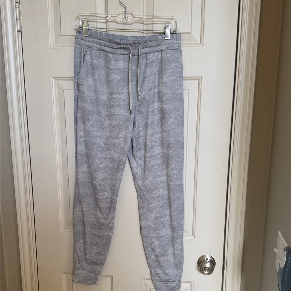 Vuori Heather Gray Women's Joggers Small - Long Length